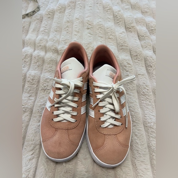 Adidas Women’s VLCourt 3.0 Lace Up Sneakers 6.5 - Picture 3 of 10